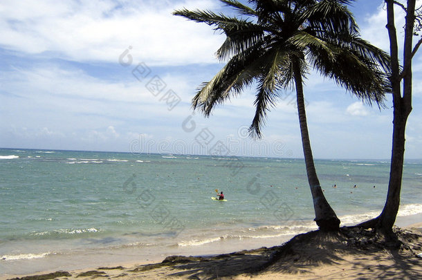 加勒比海海滩：皮划艇