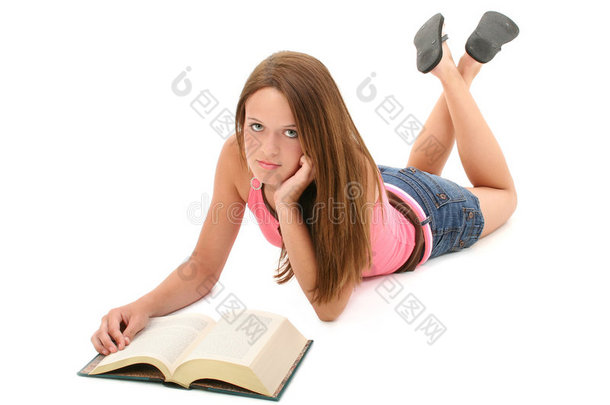 美丽的14岁<strong>少女读书</strong>