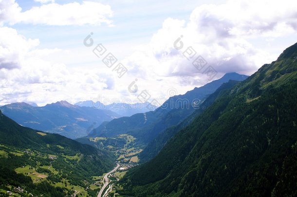 山下道路的<strong>宋体</strong>视图