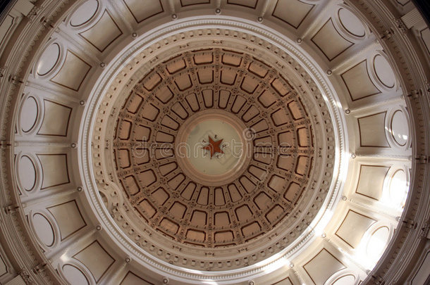 德克萨斯州奥斯汀市中心的州议会大厦