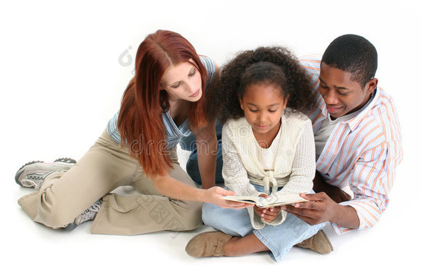 <strong>异族</strong>家庭阅读圣经
