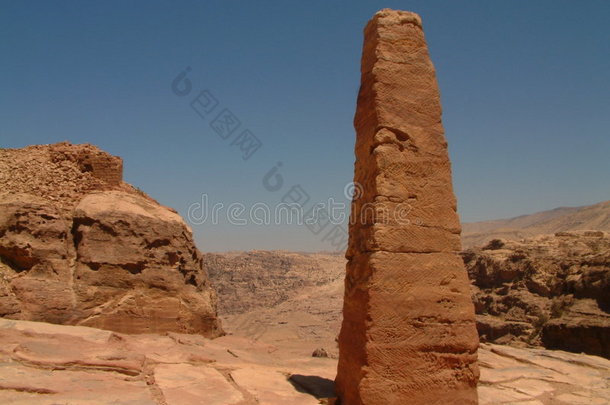 巨大的方尖碑，祭祀的高地，彼得拉，约旦