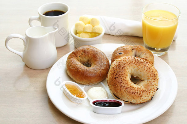 早餐系列-百吉饼、咖啡和果汁