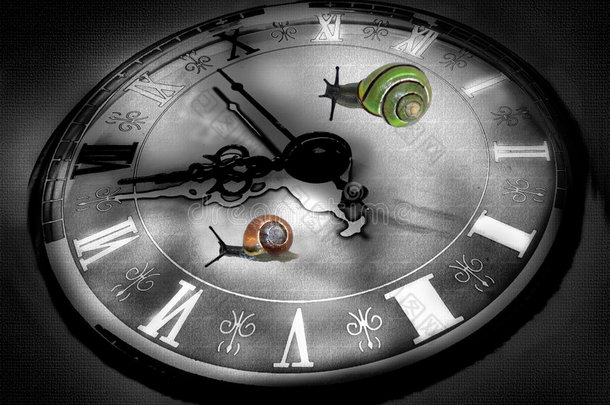 五颜六色的蜗牛在时钟的背景上飞来飞去。