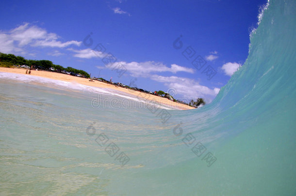 蓝色的波<strong>浪</strong>向海滩移动