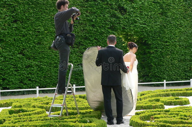 工作中的婚礼摄影师