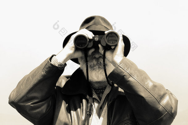 双筒望远镜-人类探险家