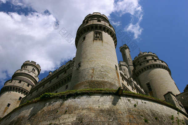 法国中世纪皮耶尔芬德城堡