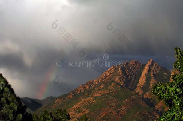 彩虹与奥林匹斯山