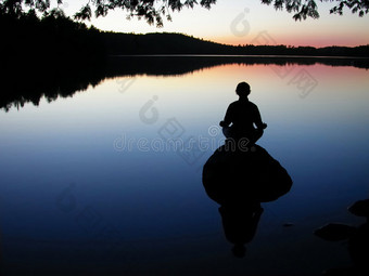 湖瑜伽图片
