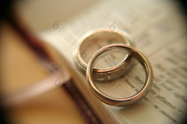 圣经上的白金结婚戒指