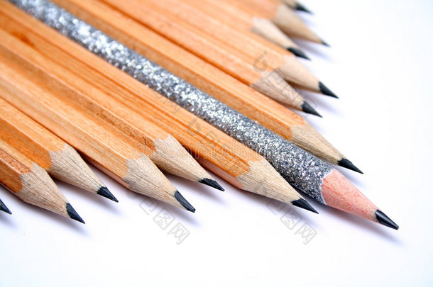 对角线上常用铅笔中的庆祝用铅笔