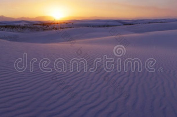 日落在新墨西哥州的白沙上