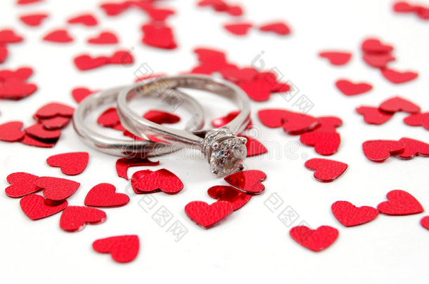 结婚戒指和红心