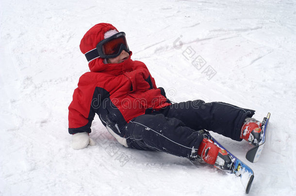 儿童滑雪-摔倒