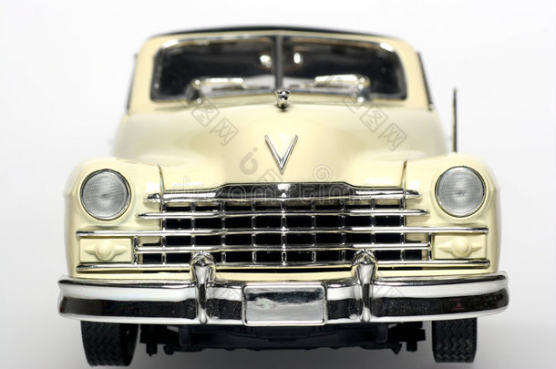 1947年<strong>凯迪</strong>拉克金属鳞片玩具汽车正面图