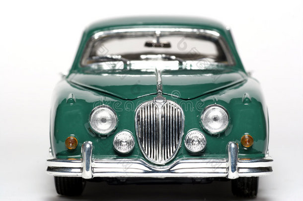 1959年捷豹马克2金属比例玩具汽车正面图