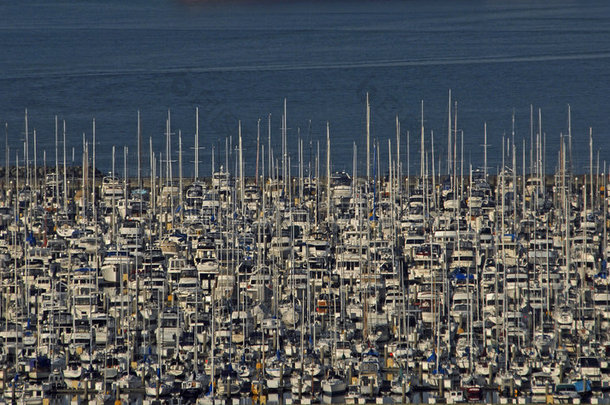 拥挤的帆船码头西雅图