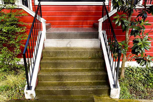 楼梯，<strong>红楼</strong>