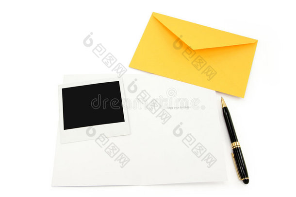 贺卡和黄色信封