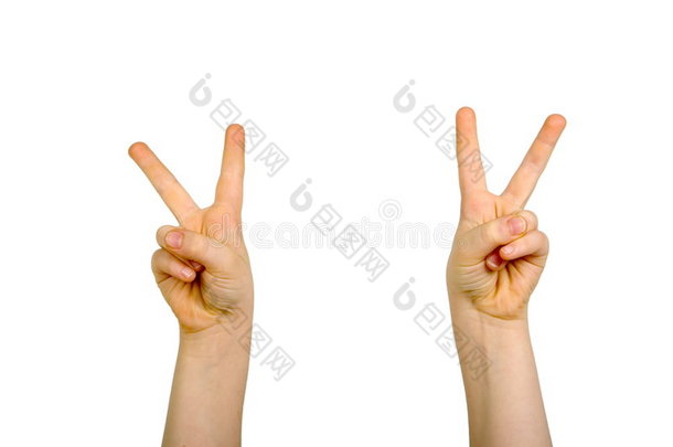 双手举起和平标志
