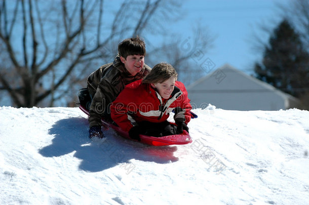 <strong>男孩</strong>雪橇