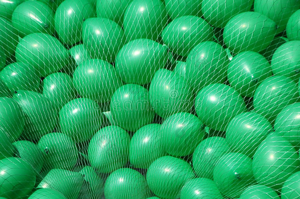 一堆绿色气球