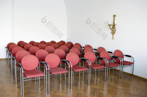 会议室的红色椅子