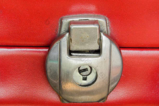 红色行李箱锁