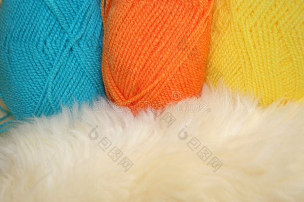 蓝橙黄羊毛