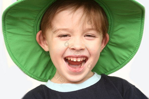 戴绿帽的快乐男孩