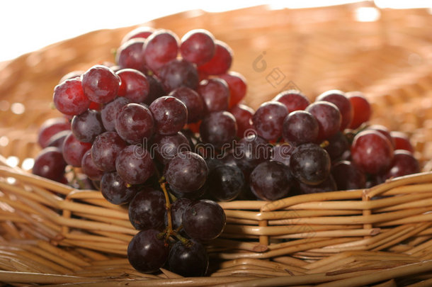篮子里的熟葡萄