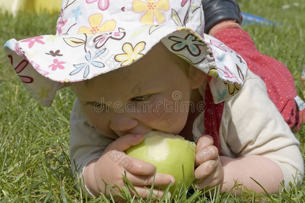 婴儿吃青苹果