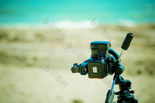 海滩上的照相机