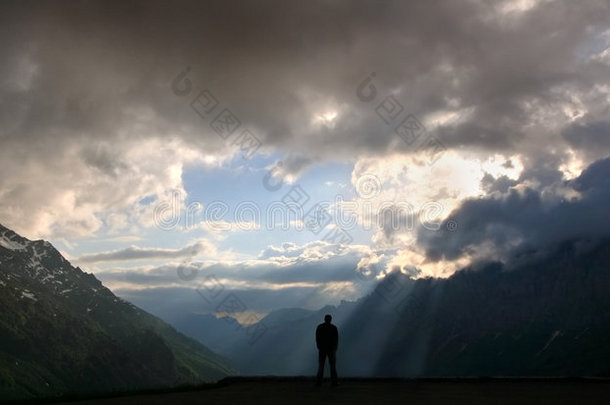 瑞士阿尔卑斯山阳光