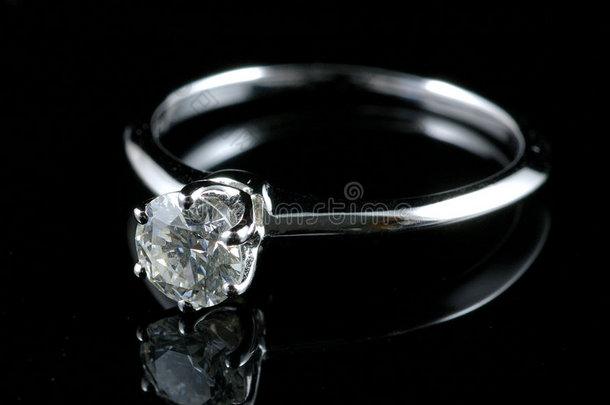 反射式钻石戒指