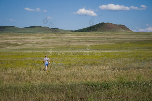 草原上的单身女人