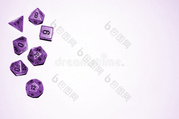 紫色骰子