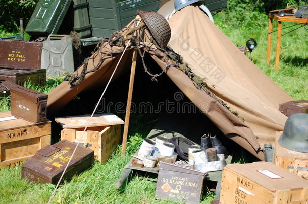 <strong>二战</strong>帐篷和弹药箱