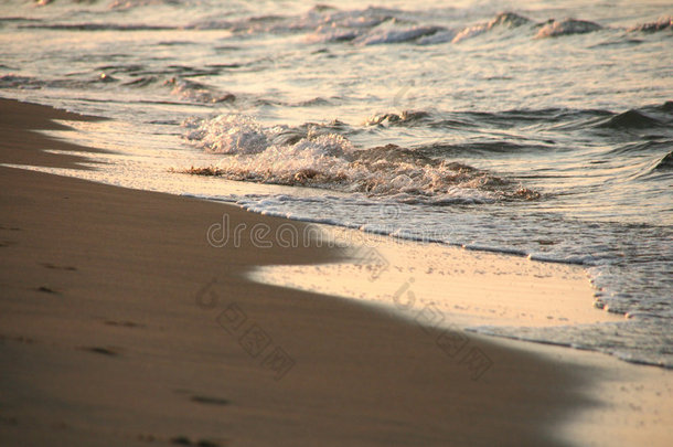 日出海浪