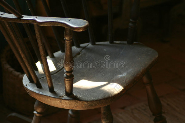 古董木直椅