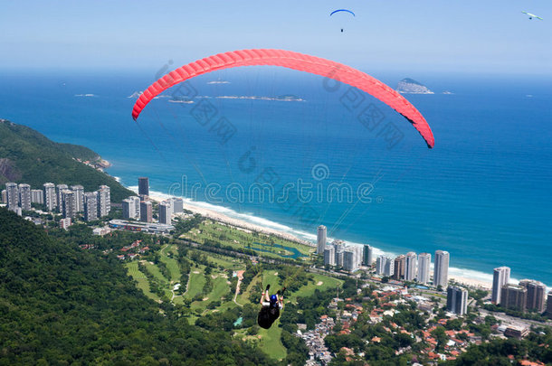 海上滑翔伞。里约热内卢。