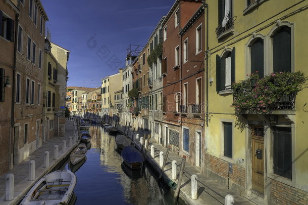 多彩威尼斯运河