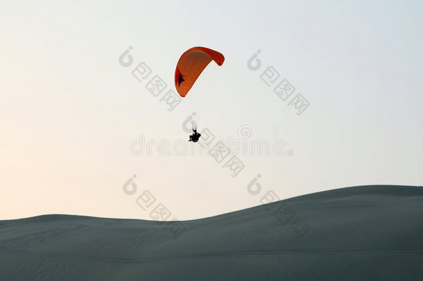 沙漠滑翔伞