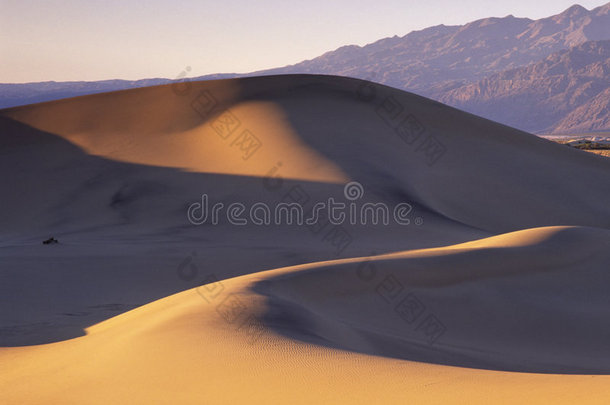 沙尘暴前的沙丘