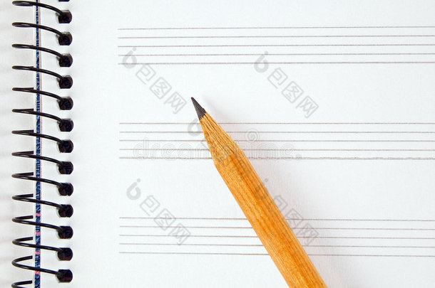 音乐纸和铅笔