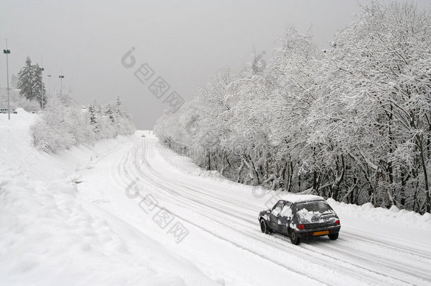 路上有雪