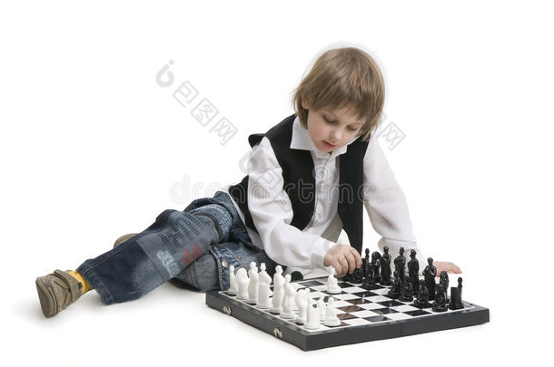 下象棋的男孩。