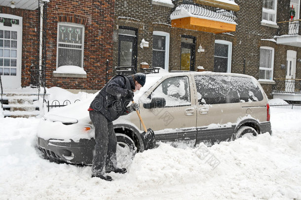 <strong>铲雪</strong>除<strong>雪</strong>人