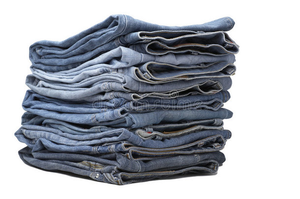 一堆现代设计师的蓝色牛仔裤